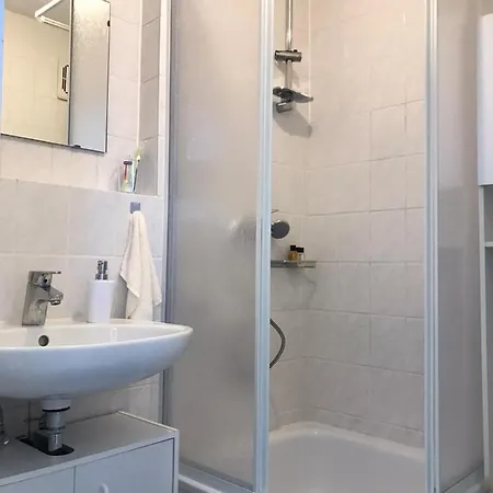 Apartment Schoenes Zentrales Mit Tiefgarage Kassel